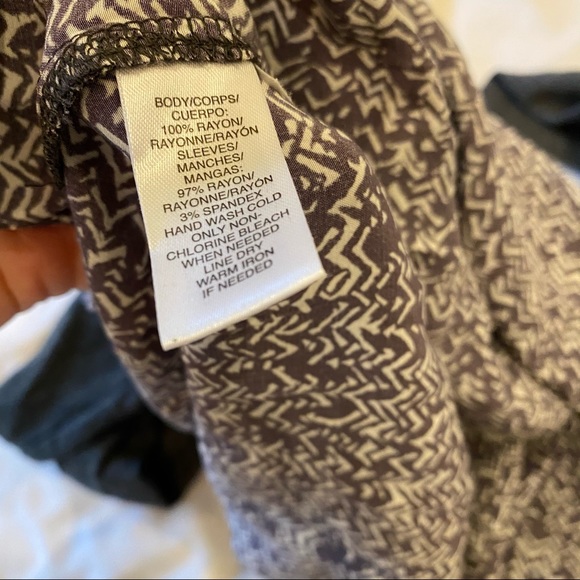 Lou & Grey Top Size Small - Picture 3 of 4